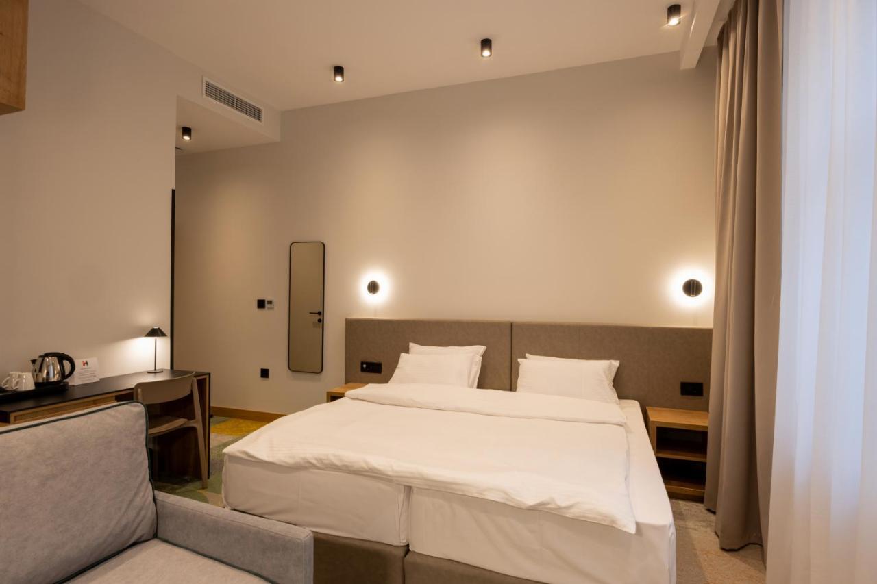 Hop Inn Rooms & Suites Белград Екстериор снимка