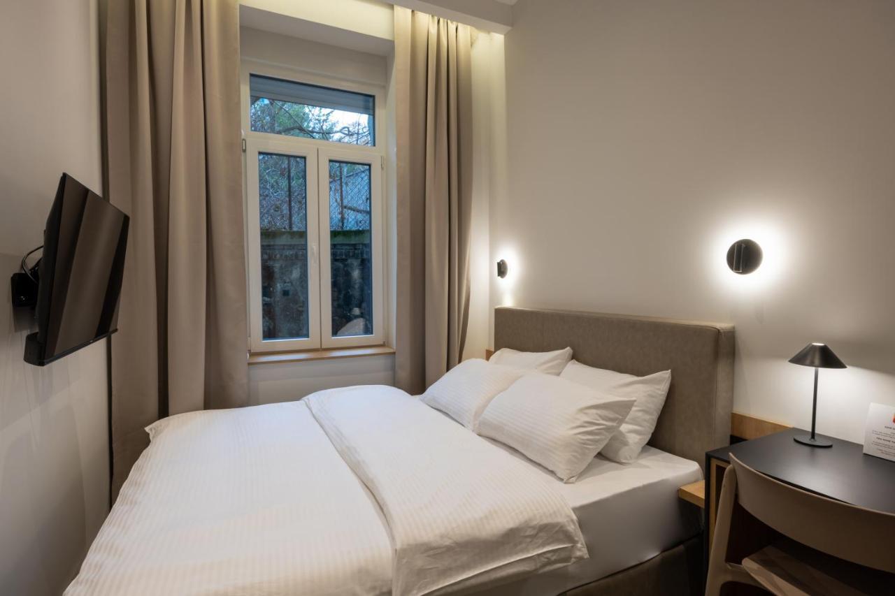 Hop Inn Rooms & Suites Белград Екстериор снимка